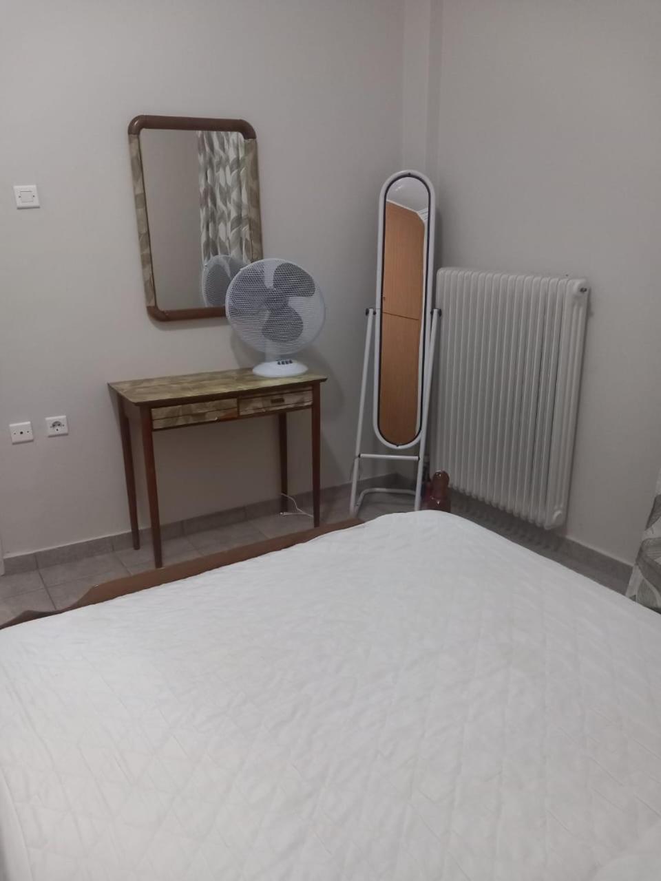 Central Apartments Eretria Экстерьер фото