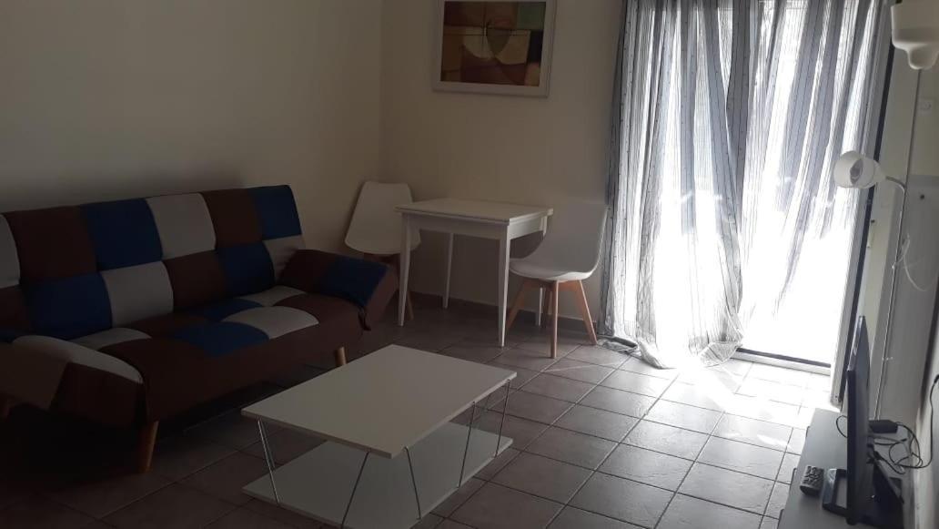 Central Apartments Eretria Экстерьер фото
