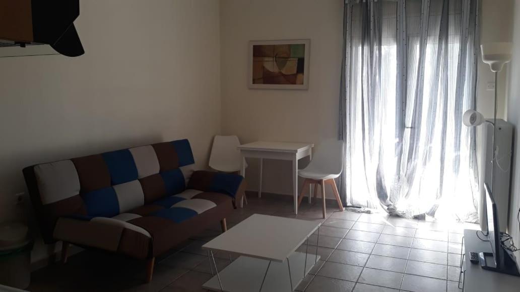 Central Apartments Eretria Экстерьер фото