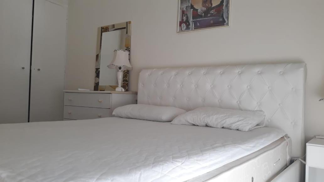 Central Apartments Eretria Экстерьер фото