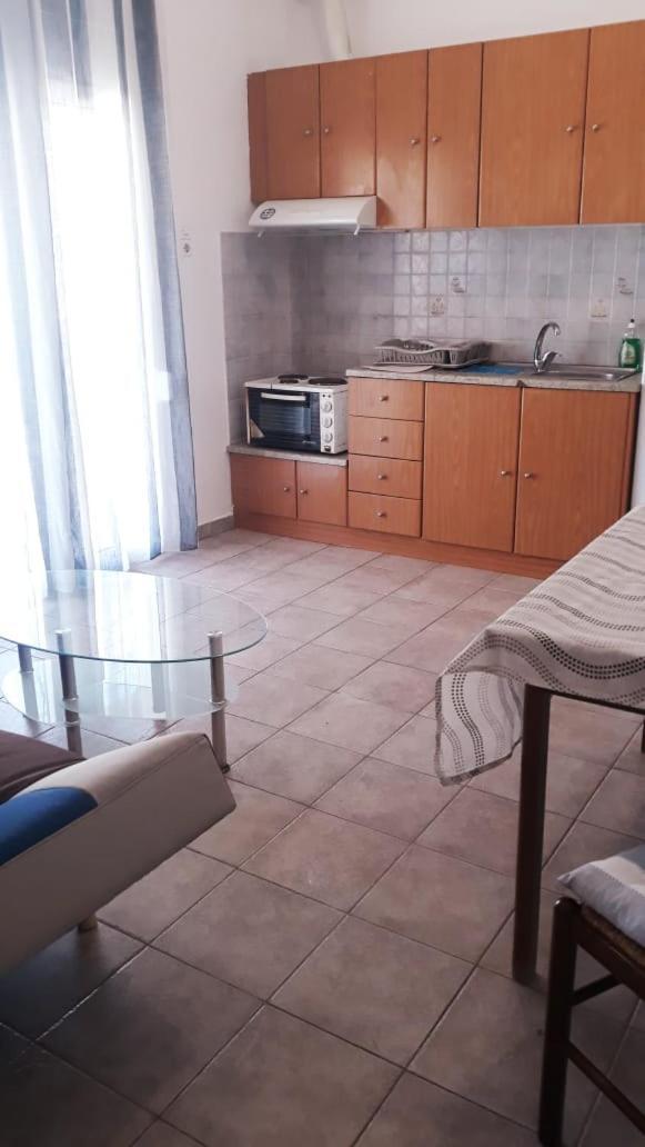 Central Apartments Eretria Экстерьер фото