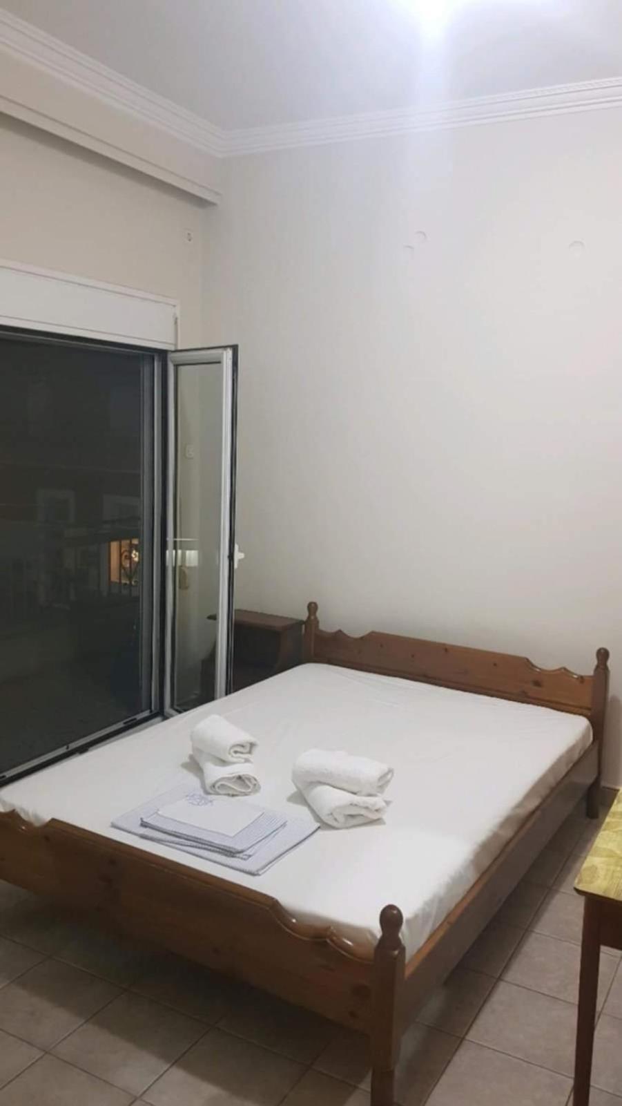 Central Apartments Eretria Экстерьер фото